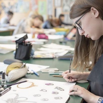 Scopri La Scuola Imb Roma Libro Ragazza Schizzi